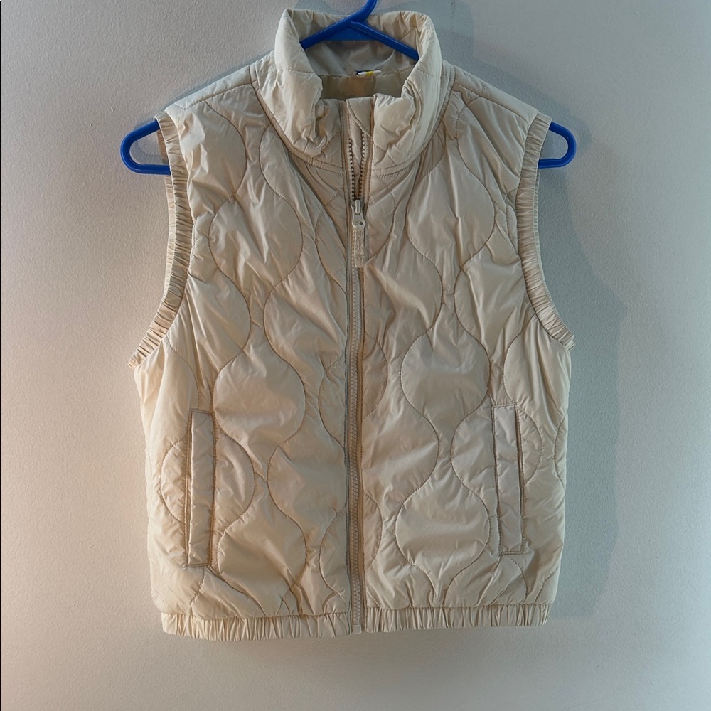 Old Navy Cream Quilted Puffer Vest